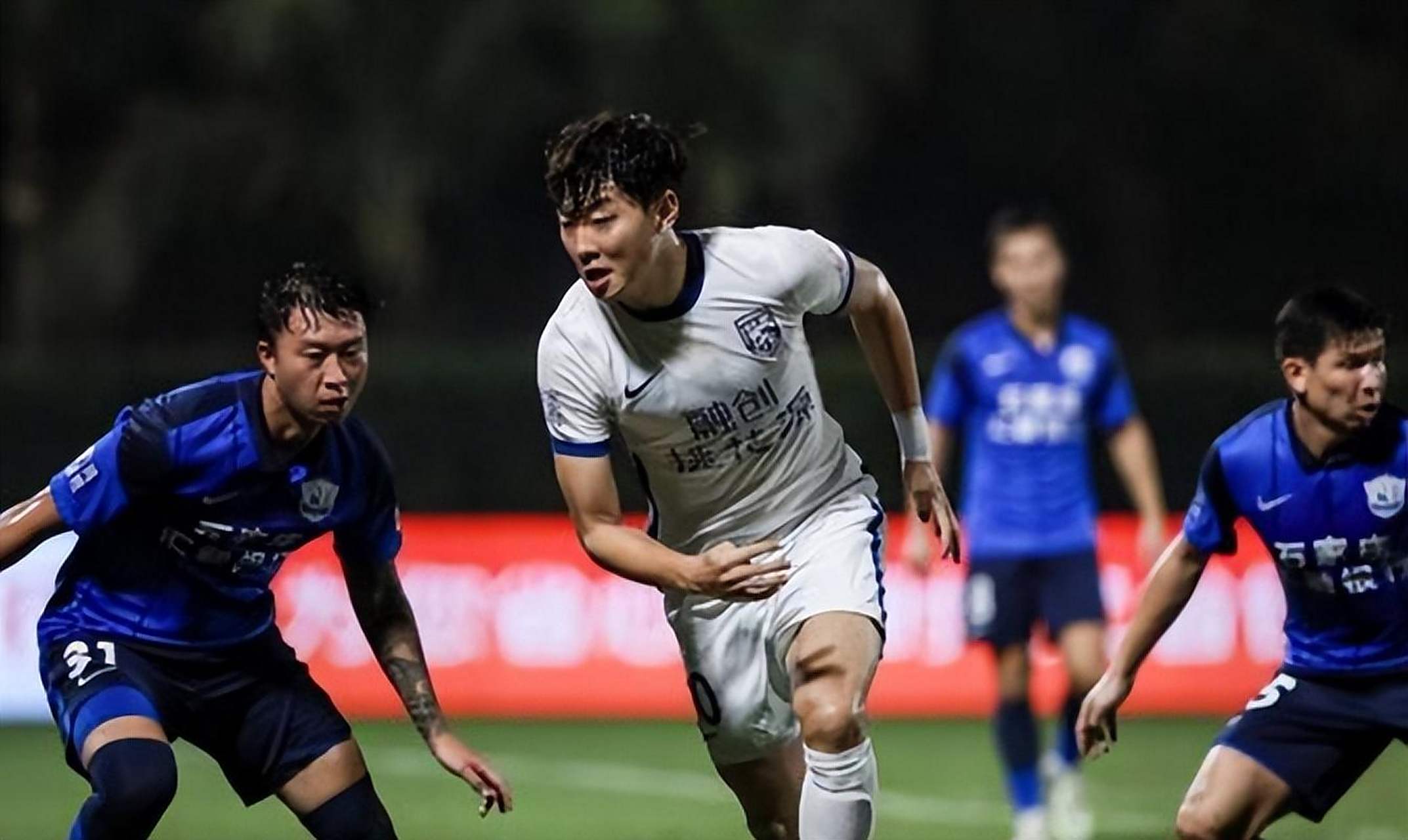 亚冠赛后再迎强敌,武汉三镇复出首秀,主帅态度:底气十足,赛程密集仍需轮换的简单介绍 亚冠赛后再迎强敌,武汉三镇复出首秀,主帅态度:底气十足,赛程密集仍需轮换的简单介绍