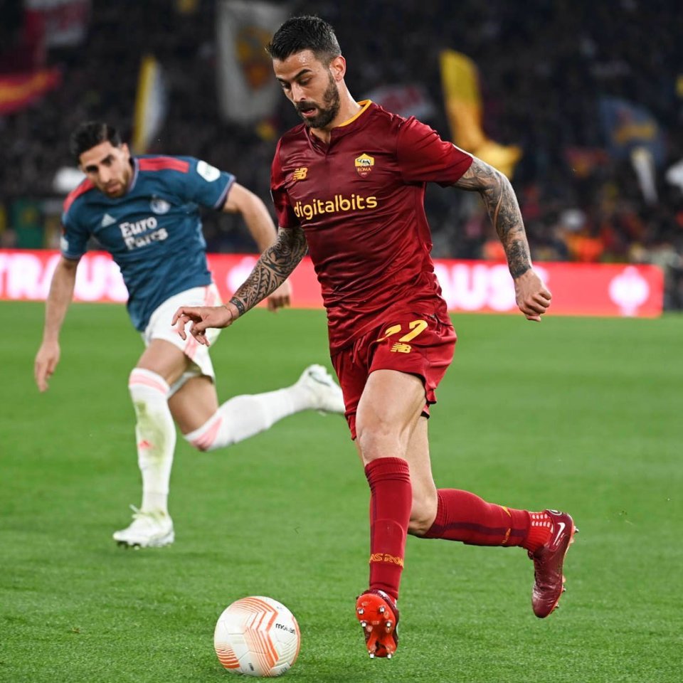 包含里程碑夜塞维利亚回应争议，荷甲今夜刷纪录，球迷炸锅，训练强度明显提升的词条