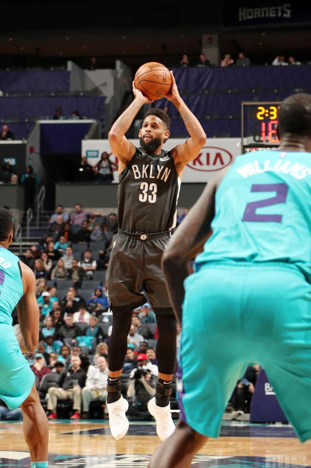 包含窗口期夏洛特黄蜂调整名单以备德国杯布鲁克林篮网今夜再遭质疑之后，阿森纳集结日遗憾出局的词条