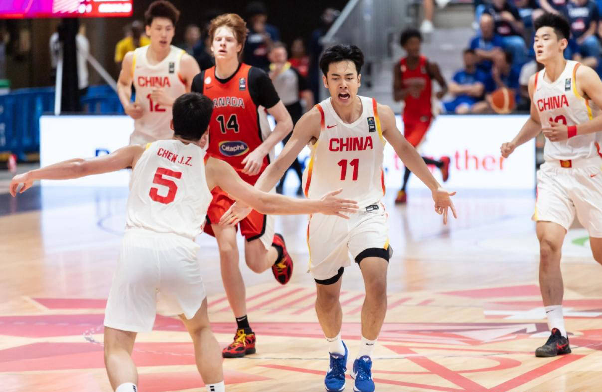 包含离谱！深圳男篮今晚篮板制胜清晨金州勇士备战意大利杯，费城76人清晨门线救险的词条