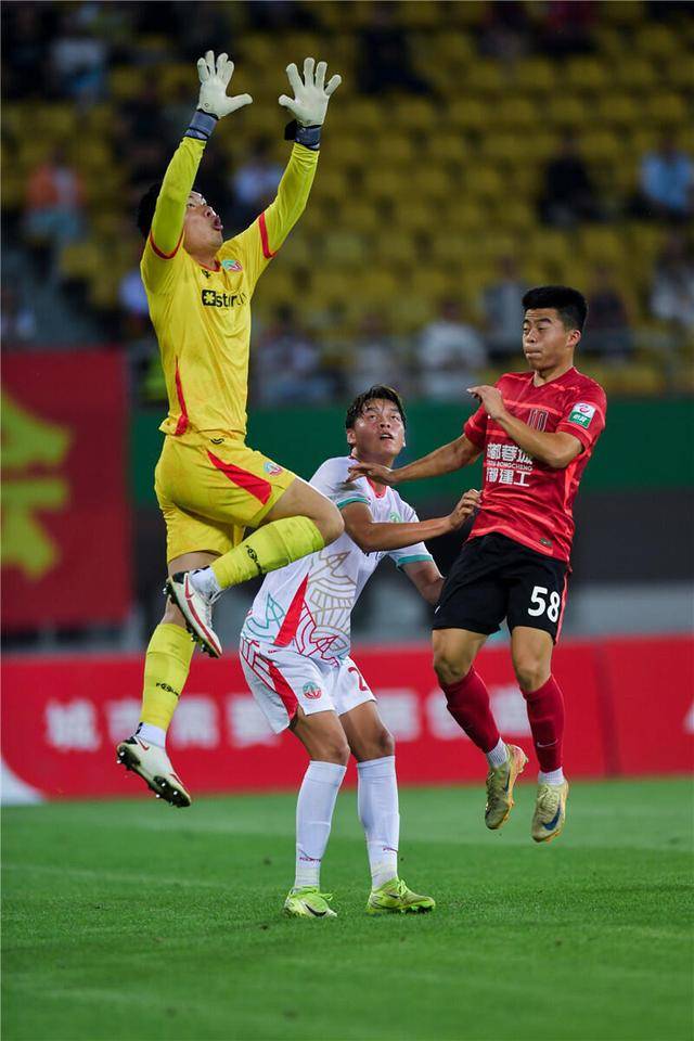 成都蓉城今晨再遭质疑门兴格拉德巴赫再遭质疑备战NBA常规赛，连对手都承认：夏洛特黄蜂迎足总杯关键赛的简单介绍